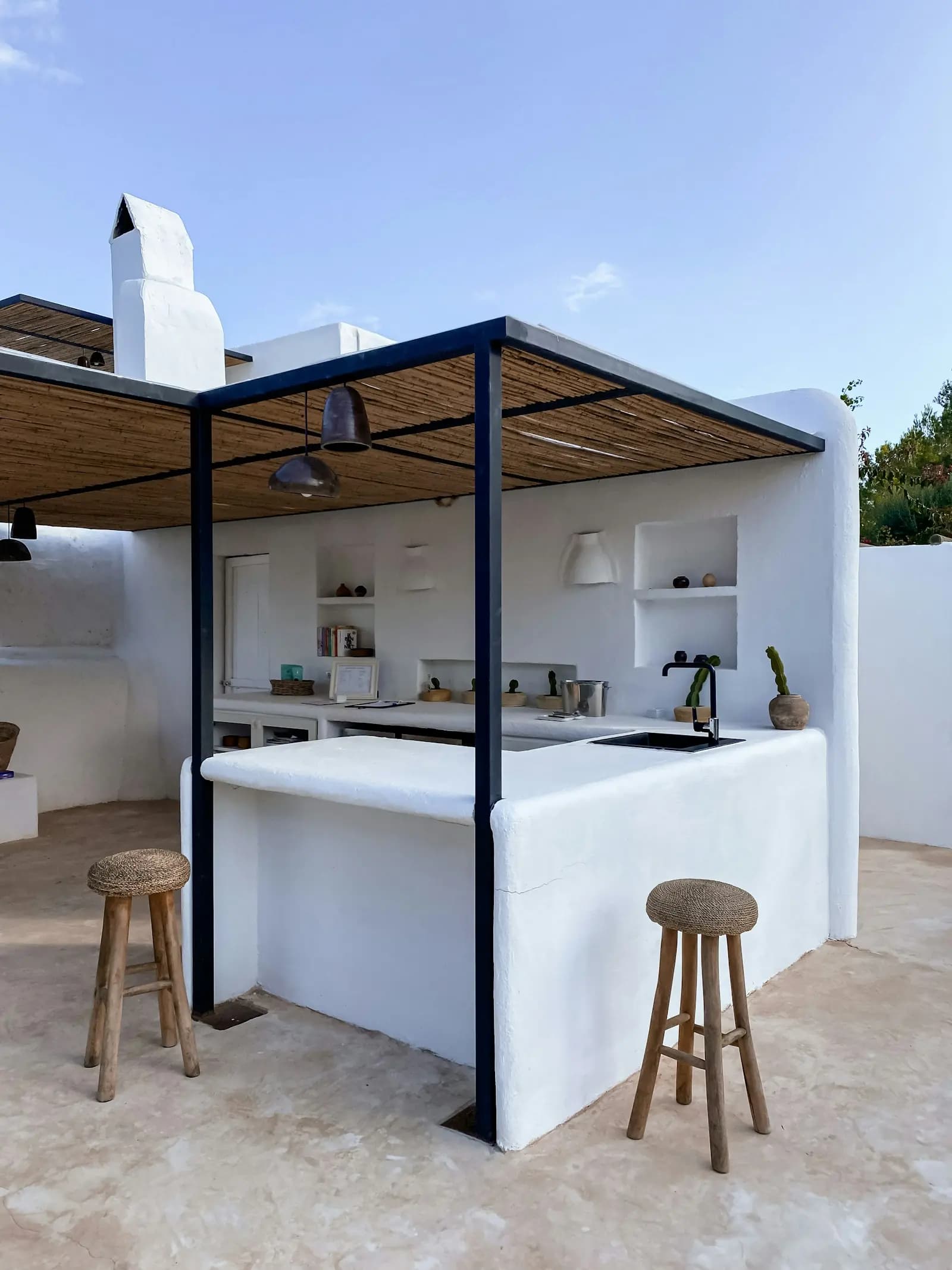 Masonry outdoor kitchen with built-in grill by MCG Top Masonry